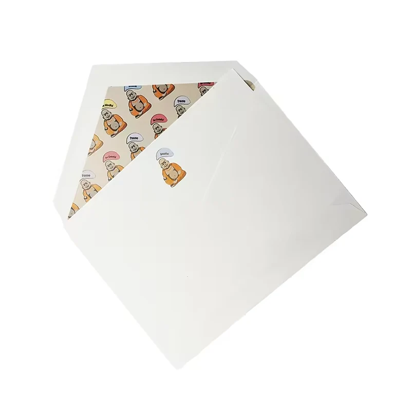 Witte vintage kraftpapier-enveloppen